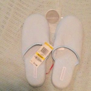 Womens bedroom/house slippers.